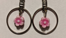 Load image into Gallery viewer, Pink flower earrings**